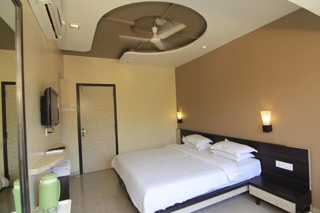 Hotel Hari International Lonavla Zimmer foto